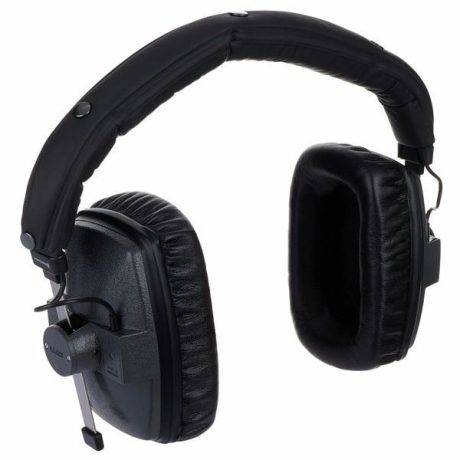 Beyerdynamic-dt-150-250-ohm-headphones-black-face-1
